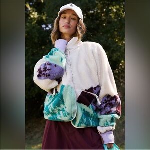 FP Movement Hit the Slopes Printed Jacket Sunrise Summit Ivory Combo
Size XS